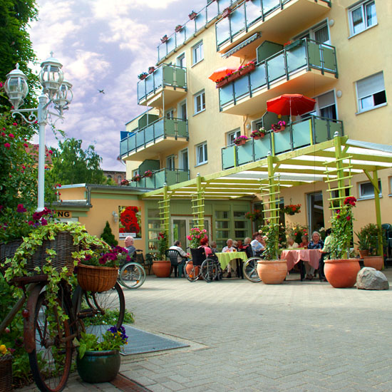 Terrasse-Haus-Im-Rosengarten-Pflegeheim-Altenpflege-Leipzig